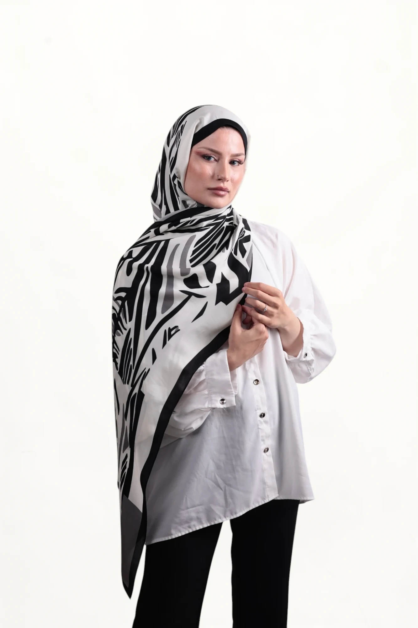 Sisley Elisa Şal Siyah Beyaz