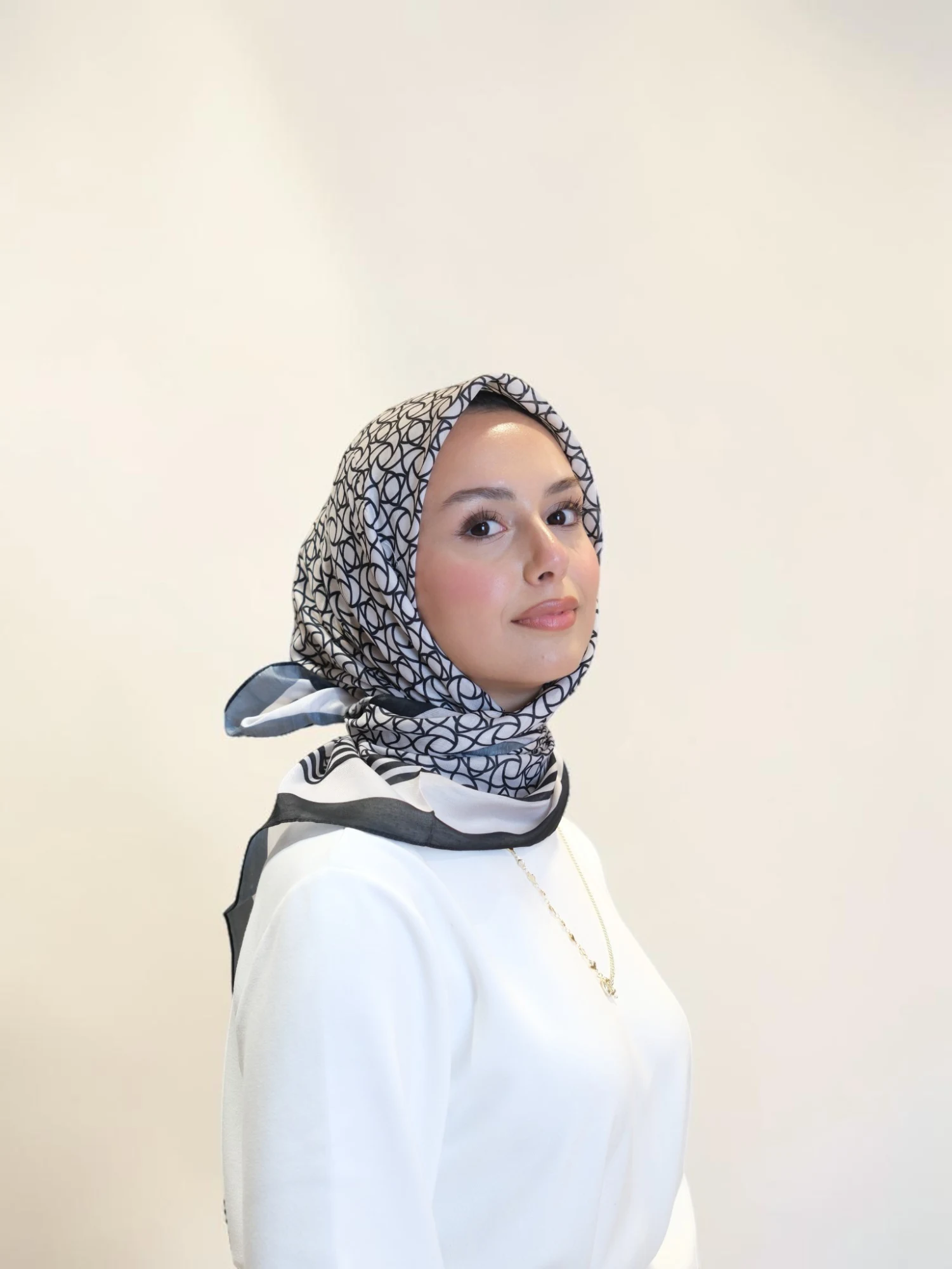 Belli Premium Soft Eşarp Beyaz Detay