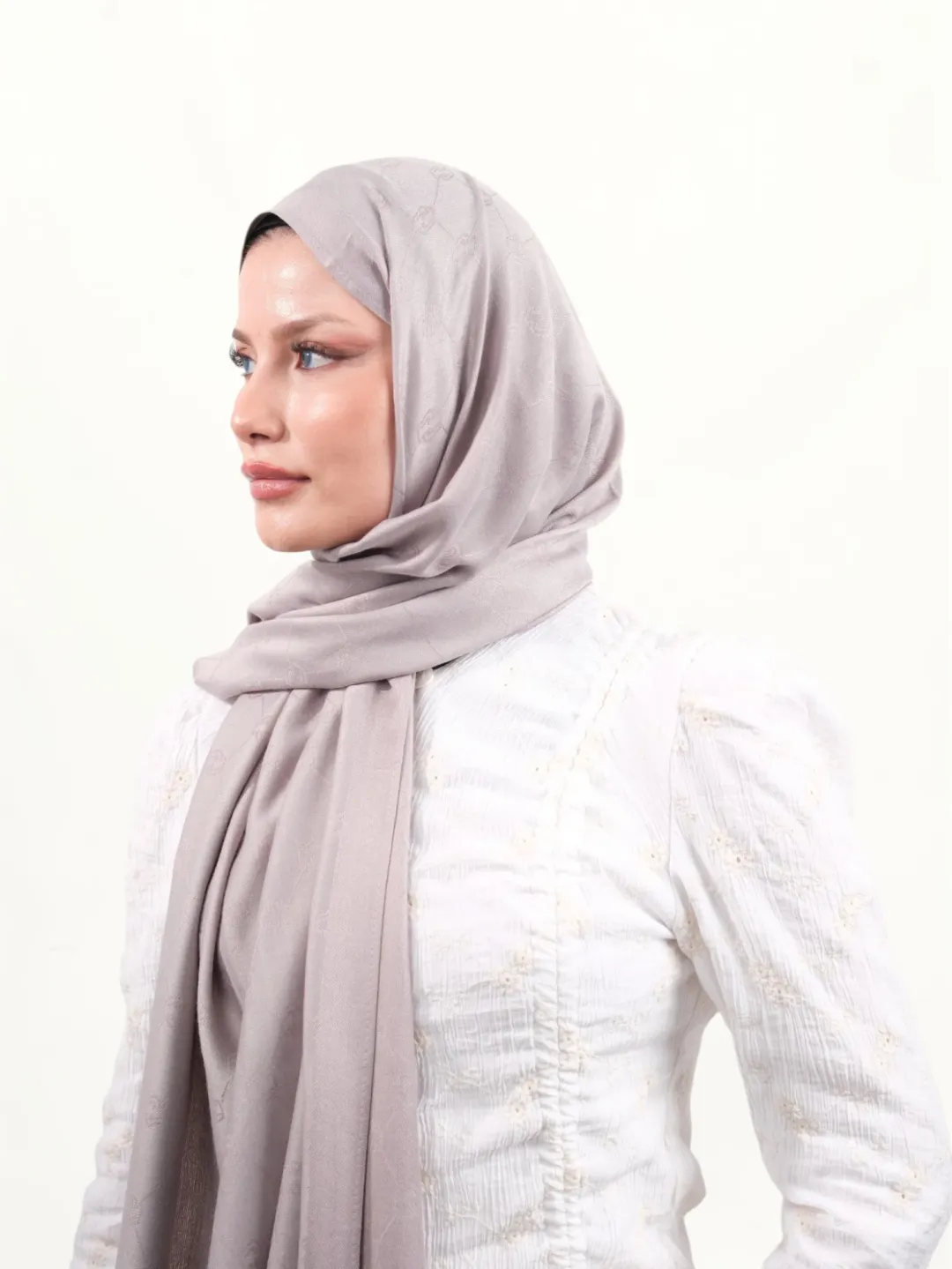 Armine Viskon Şal Taş